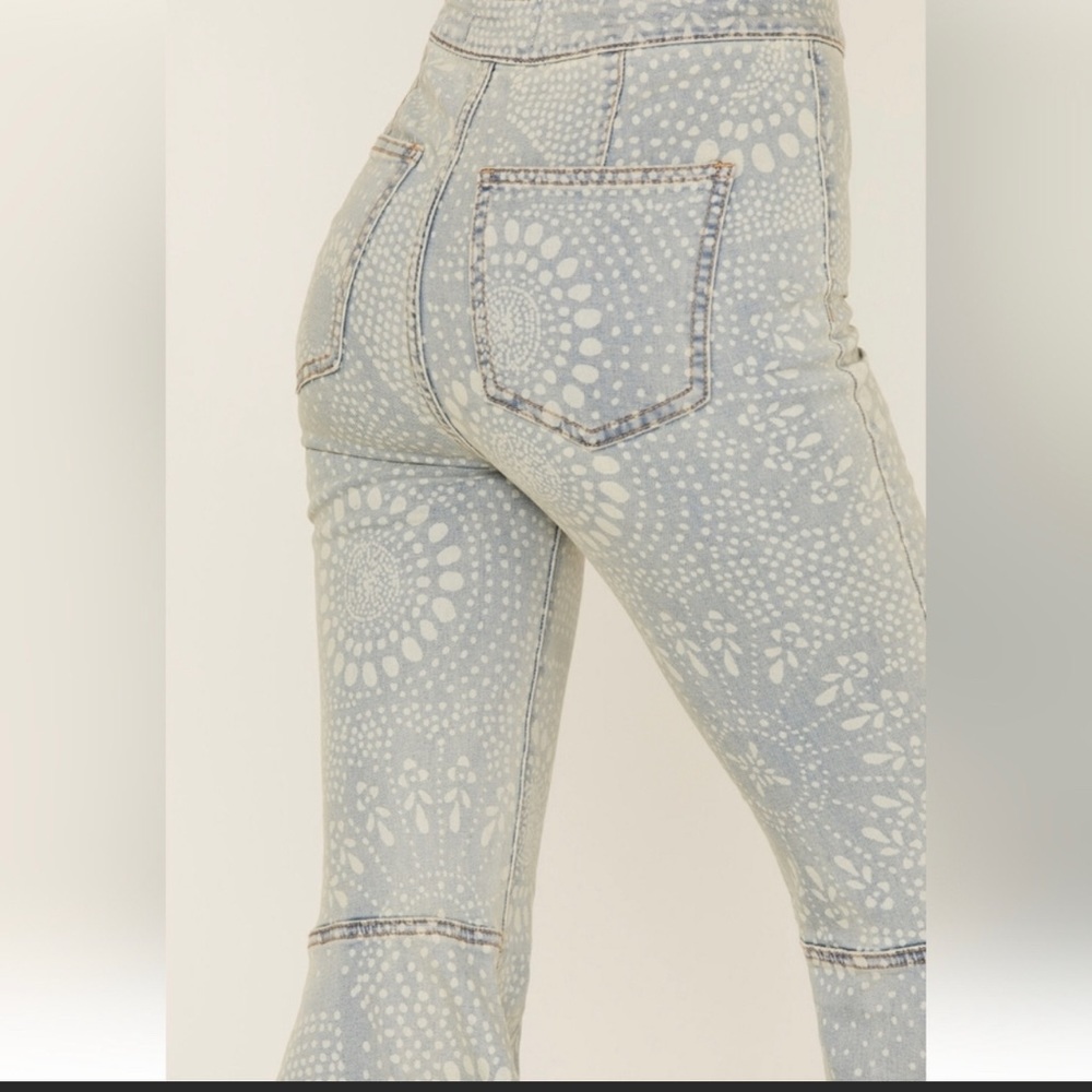 “NWT” Sz 30 Free People Just Float on Flare Jeans in Indigo Combo. #classic - Picture 4 of 6